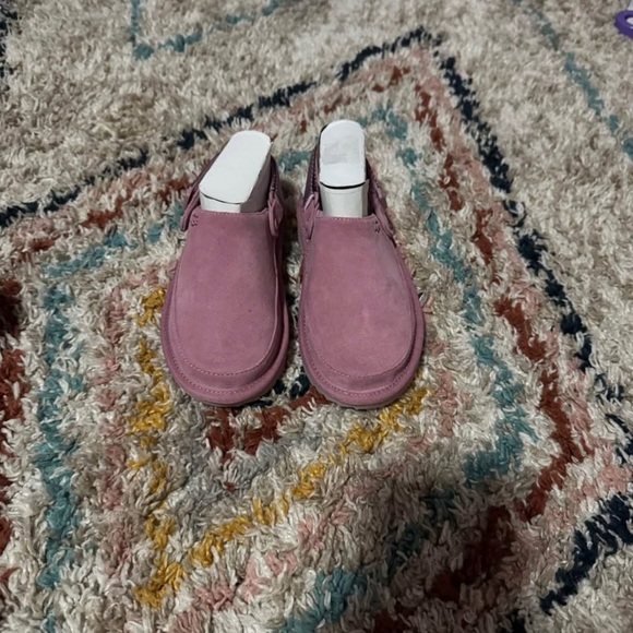 UGG - Picture 2 of 5